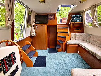 Salon mit Steuerstand unten